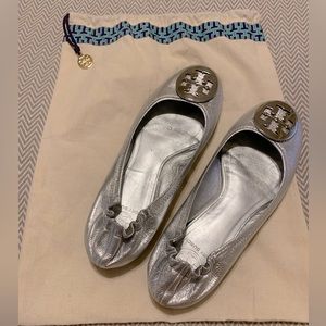 Tory Burch silver leather ballet flats w/ dust bag. Only worn twice. Size 8.5.